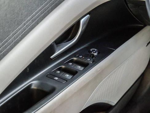 Used 2025 Hyundai Elantra Limited FWD image 27