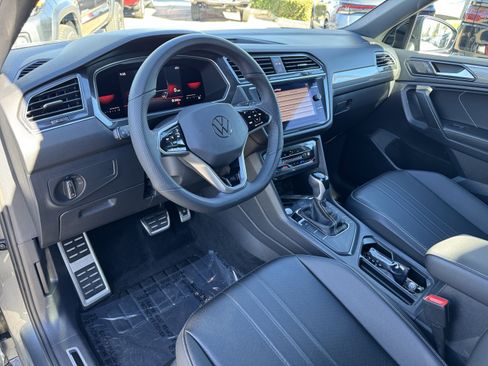 Used 2022 Volkswagen Tiguan SE R-Line image 16