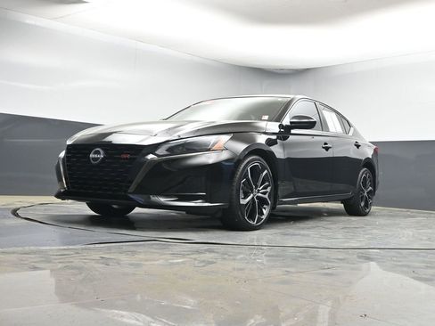 Used 2023 Nissan Altima 2.5 SR image 28
