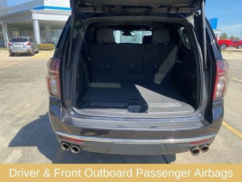 Used 2023 Chevrolet Suburban Premier image 18