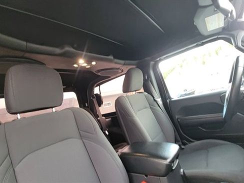 Used 2022 Jeep Wrangler Sport image 59