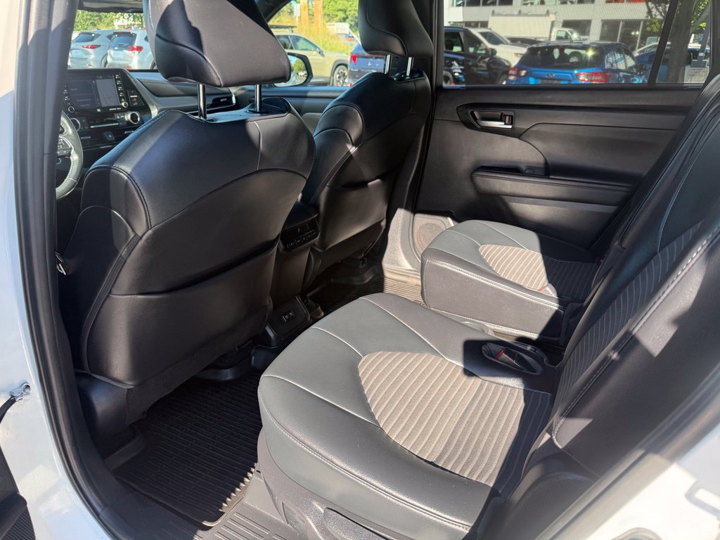 Certified 2021 Toyota Highlander XSE AWD/4WD image 17