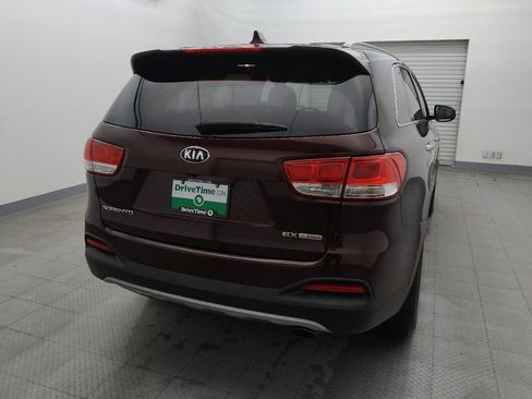 Used 2017 Kia Sorento EX image 7