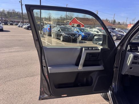 Used 2013 Toyota 4Runner SR5 w/ Premium Pkg w/3rd Row Seat image 14