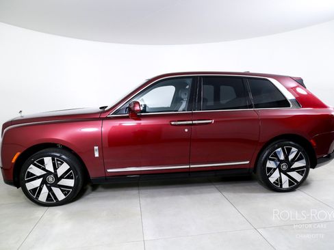 Certified 2025 Rolls-Royce Cullinan AWD/4WD image 3