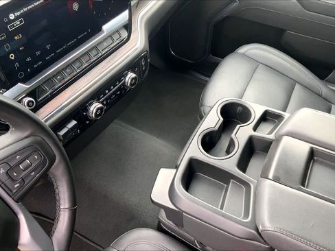 Used 2025 GMC Sierra 1500 SLT image 16