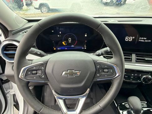 New 2026 Chevrolet Trax LT w/ Midnight Edition FWD image 21