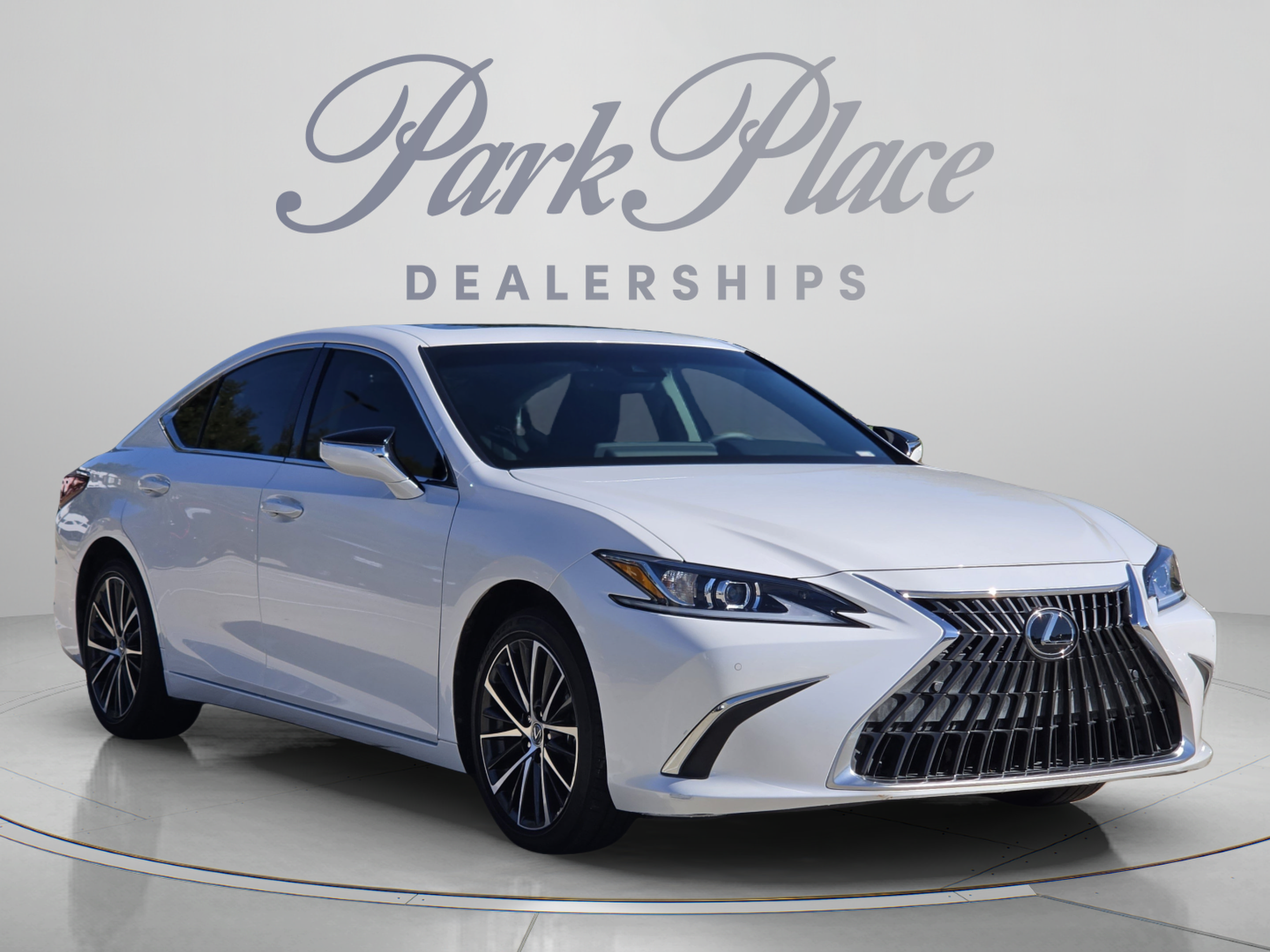 Used 2024 Lexus ES 350 w/ Premium Package FWD image 4