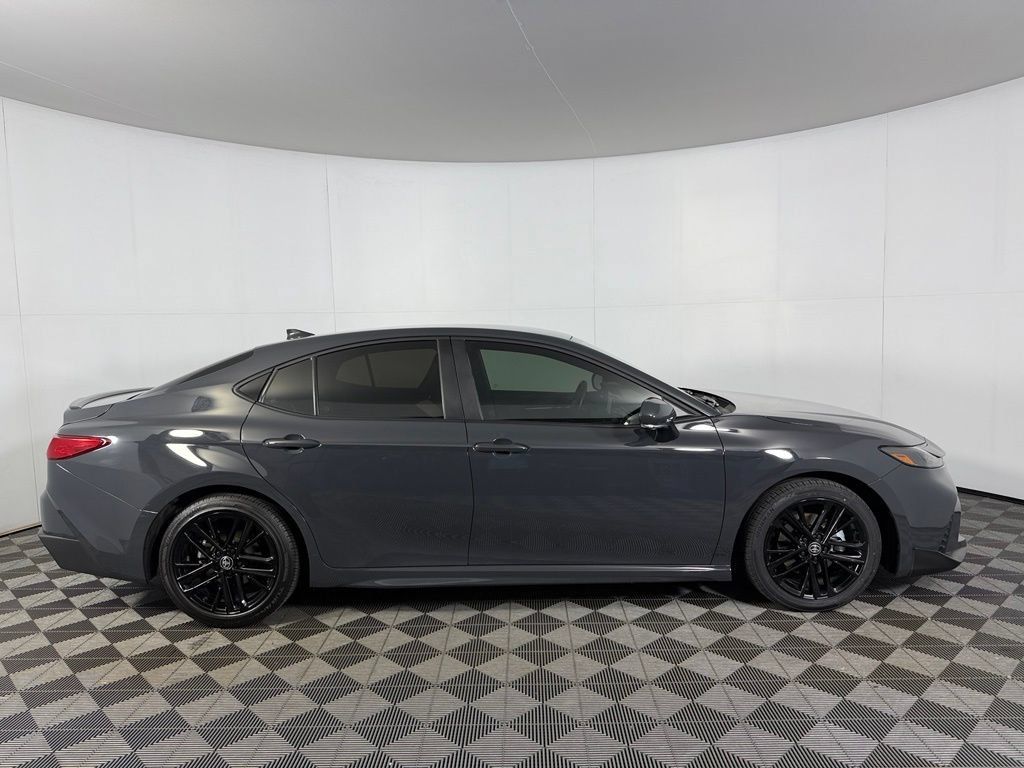 Used 2025 Toyota Camry SE FWD image 5