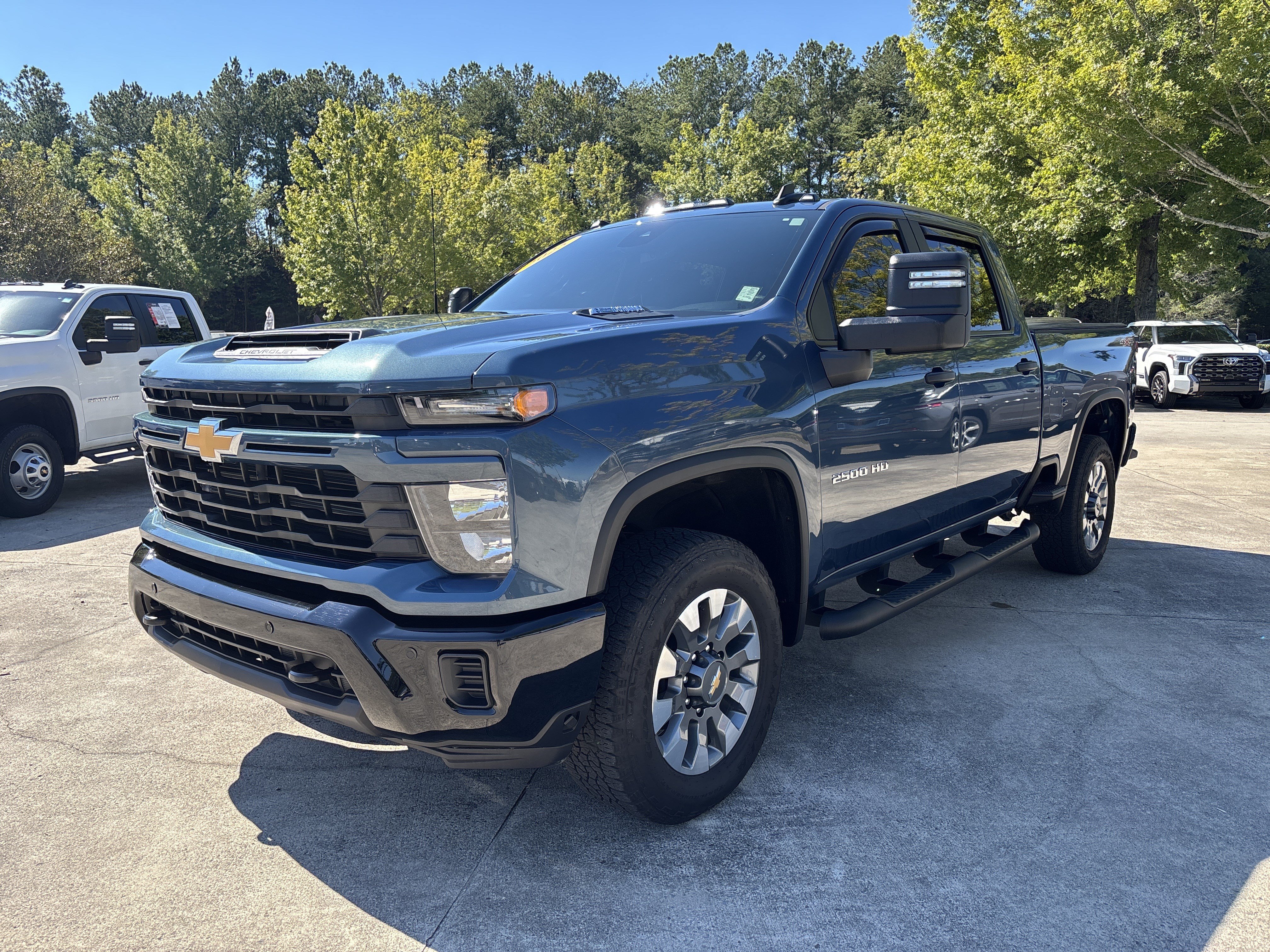 Used 2025 Chevrolet Silverado 2500 Custom w/ Custom Value Package AWD/4WD image 3