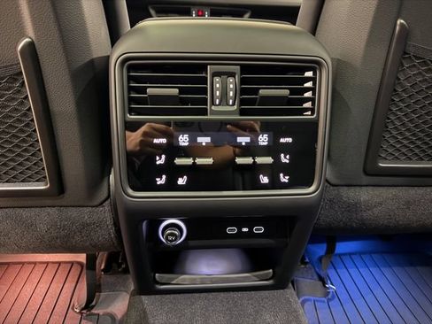 Certified 2026 Porsche Cayenne E-Hybrid AWD/4WD image 32