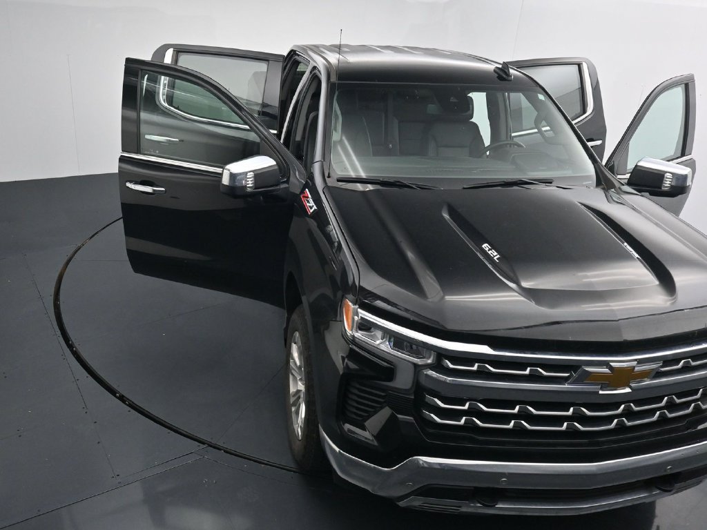 Used 2023 Chevrolet Silverado 1500 LTZ AWD/4WD image 25