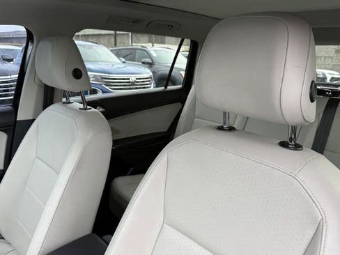 Used 2020 Volkswagen Tiguan SE w/ Panoramic Sunroof Package image 14