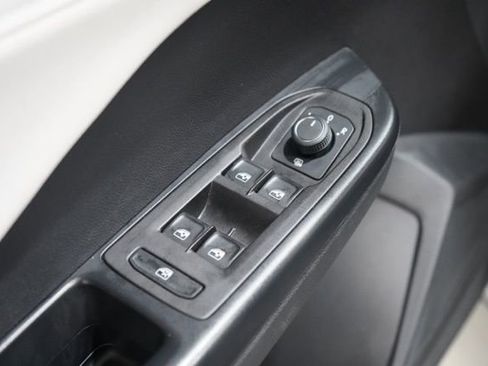 Used 2025 Volkswagen Taos SE image 20