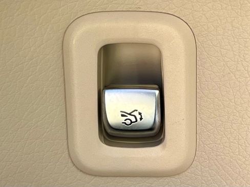 Certified 2022 Mercedes-Benz GLC 300 4MATIC image 35