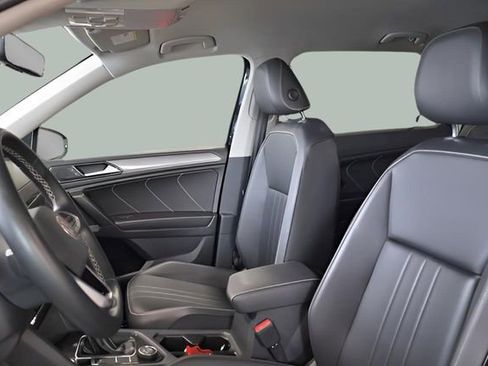Used 2022 Volkswagen Tiguan SE image 14