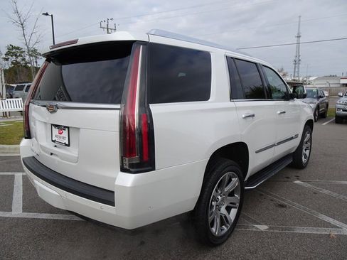 Used 2017 Cadillac Escalade Premium Luxury image 4