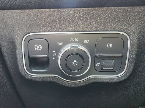 Used 2020 Mercedes-Benz GLB 250 4MATIC image 35
