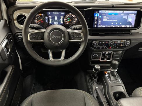 Used 2025 Jeep Wrangler Unlimited Sahara AWD/4WD image 34
