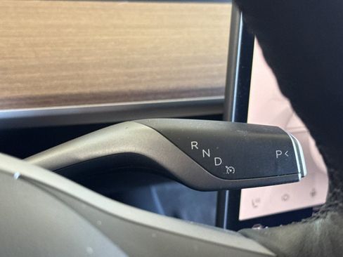 Used 2022 Tesla Model Y Long Range AWD/4WD image 16