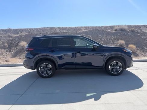 Used 2024 Nissan Rogue SV FWD image 4