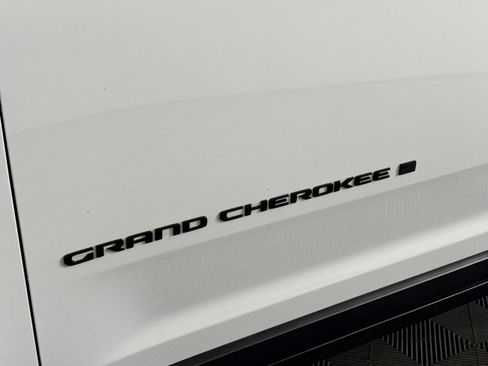 Certified 2023 Jeep Grand Cherokee Altitude AWD/4WD image 47