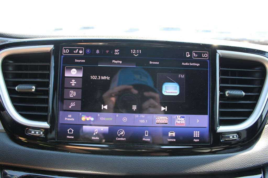 Used 2025 Chrysler Pacifica Select FWD image 46