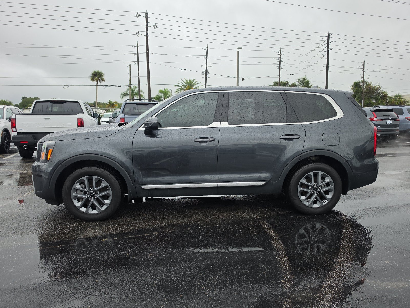 Used 2024 Kia Telluride LX FWD image 6