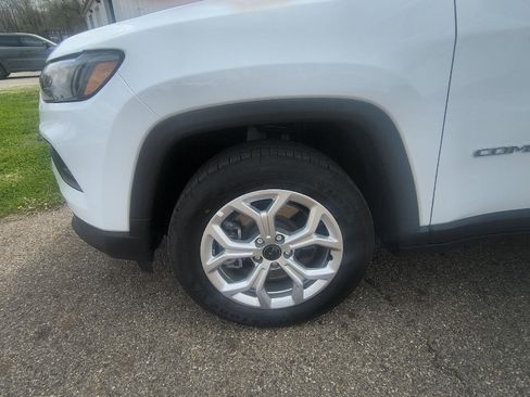 Used 2025 Jeep Compass Latitude image 35