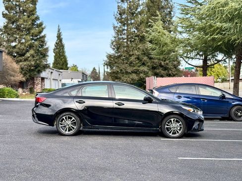 Used 2023 Kia Forte LXS image 2