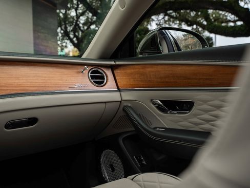 Certified 2024 Bentley Flying Spur W12 image 30