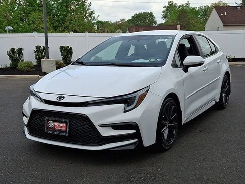 Certified 2024 Toyota Corolla SE FWD image 3