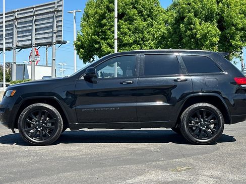 Certified 2022 Jeep Grand Cherokee Laredo X AWD/4WD image 7
