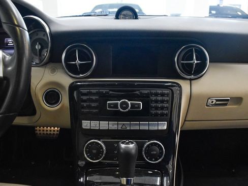 Used 2014 Mercedes-Benz SLK 250 image 19