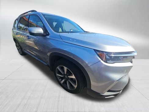 Used 2023 Honda Pilot Elite image 3