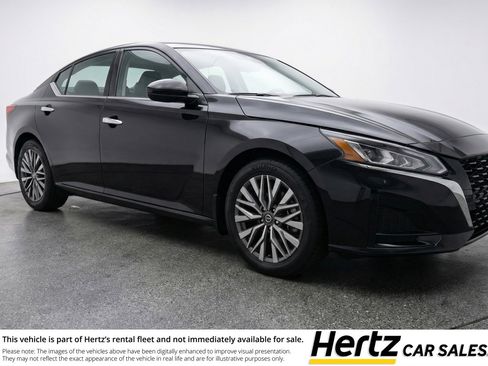 Used 2025 Nissan Altima 2.5 SV FWD image 1