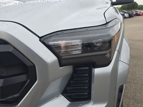 Used 2025 Toyota Tacoma SR5 AWD/4WD image 31