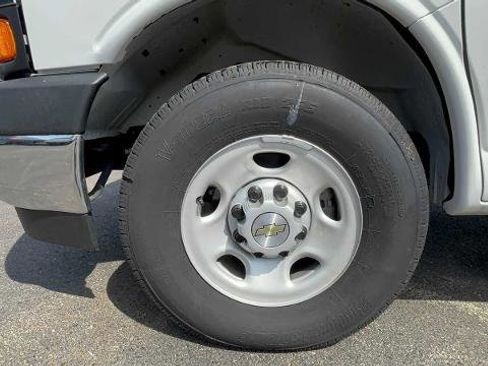 Used 2024 Chevrolet Express 3500 w/ Power Convenience Package RWD image 9
