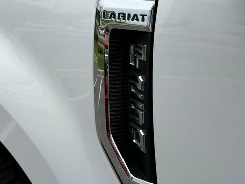 Used 2022 Ford F250 Lariat w/ Lariat Value Package AWD/4WD image 14