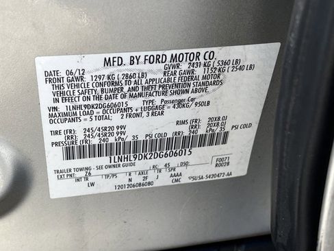 Used 2013 Lincoln MKS image 20