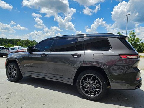 Used 2023 Jeep Grand Cherokee L Summit w/ High Altitude Package AWD/4WD image 5