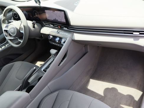 Used 2024 Hyundai Elantra SEL FWD image 25