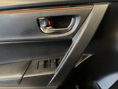 Used 2017 Toyota Corolla SE w/ Carpet Mat Package (TMS) FWD image 19