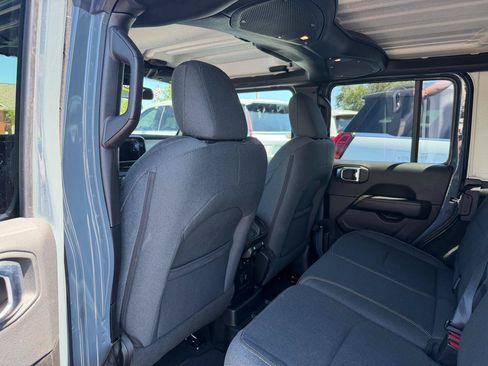 Used 2025 Jeep Wrangler Sahara AWD/4WD image 17