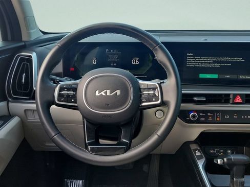 Used 2025 Kia Sorento S w/ Panoramic Sunroof Package FWD image 11