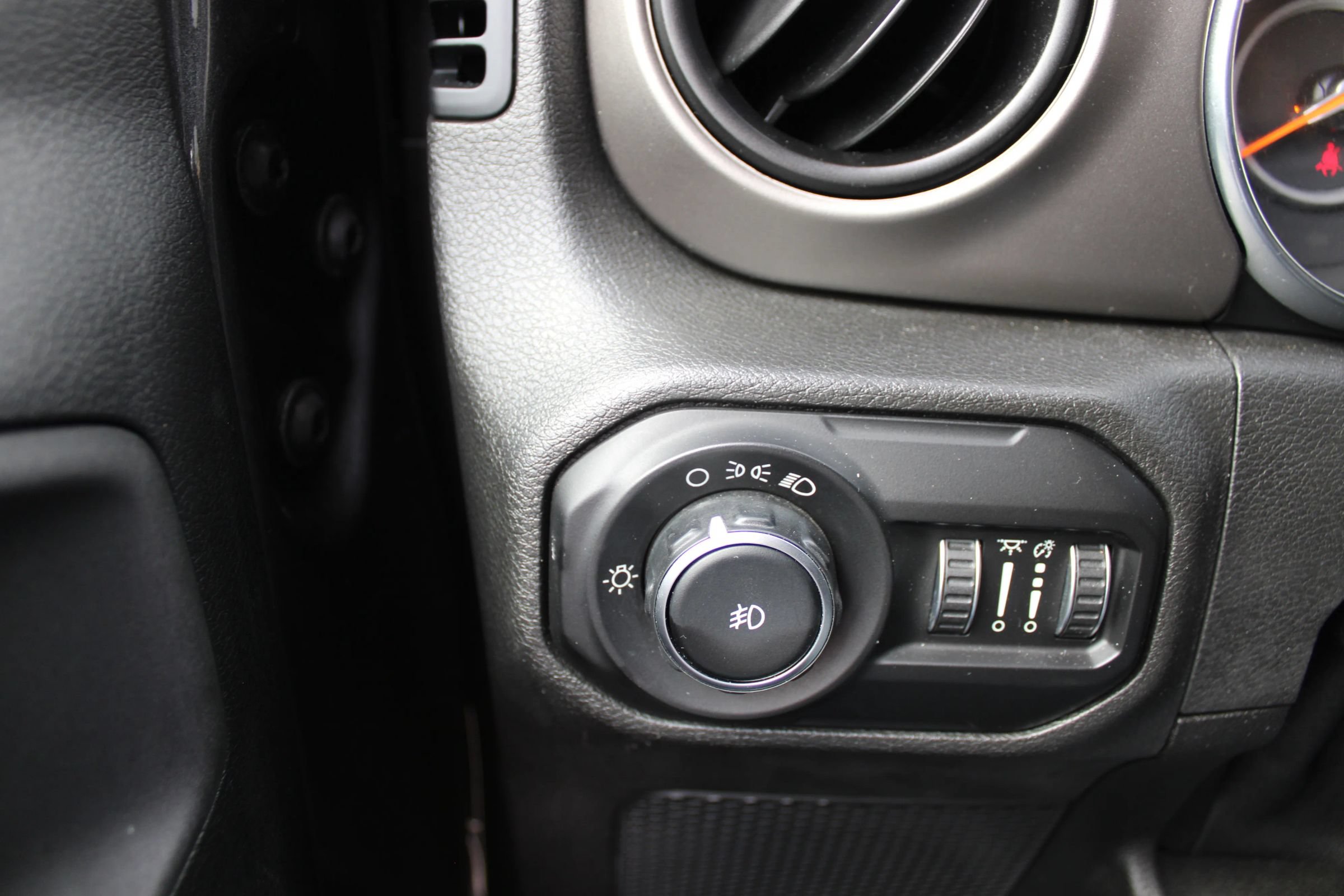 Used 2015 Jeep Wrangler Unlimited Sport AWD/4WD image 16