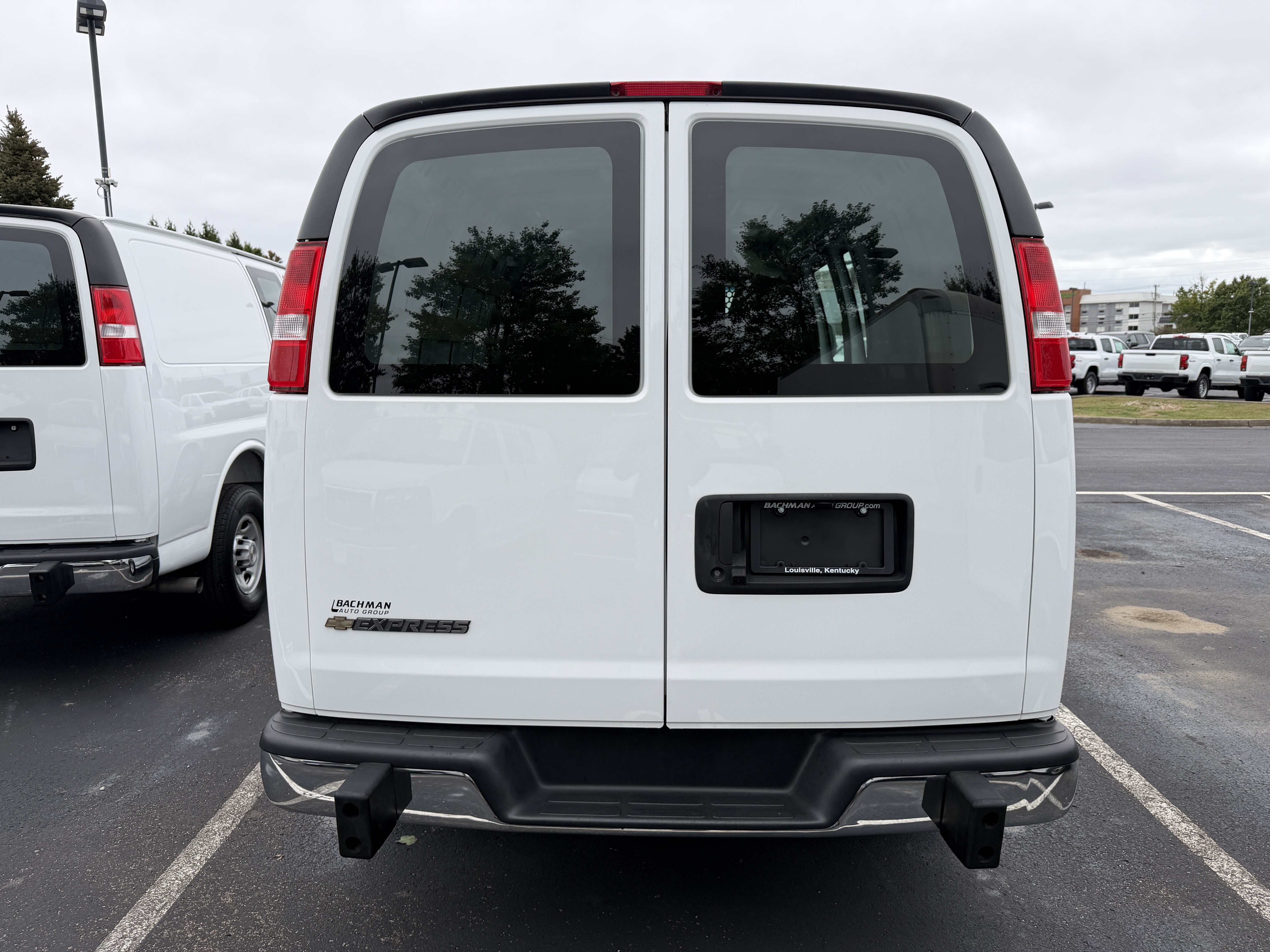 Used 2025 Chevrolet Express 2500 w/ Driver Convenience Package RWD image 6