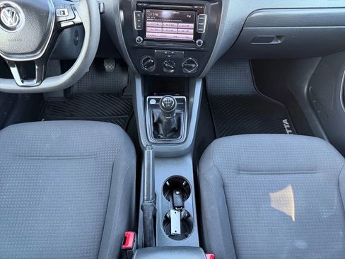 Used 2015 Volkswagen Jetta S image 11