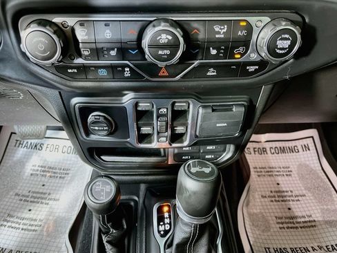 Used 2023 Jeep Wrangler Unlimited Sahara w/ Cold Weather Group AWD/4WD image 21
