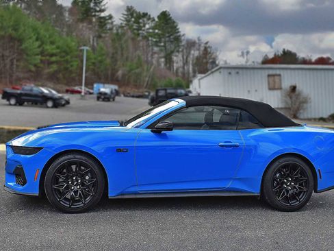 Used 2025 Ford Mustang GT Premium w/ GT Performance Package RWD image 4